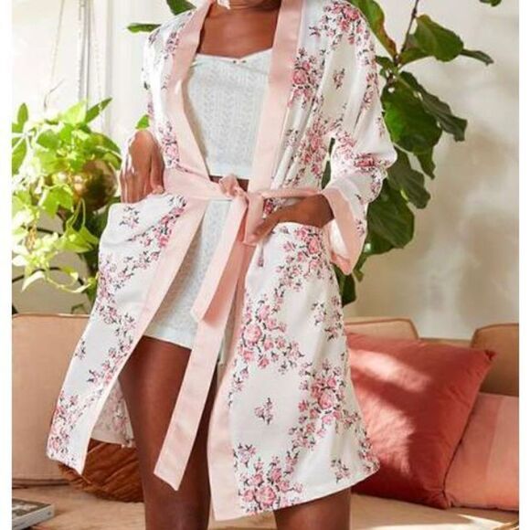 Morgan Lane luxury robe - Picture 2 of 3